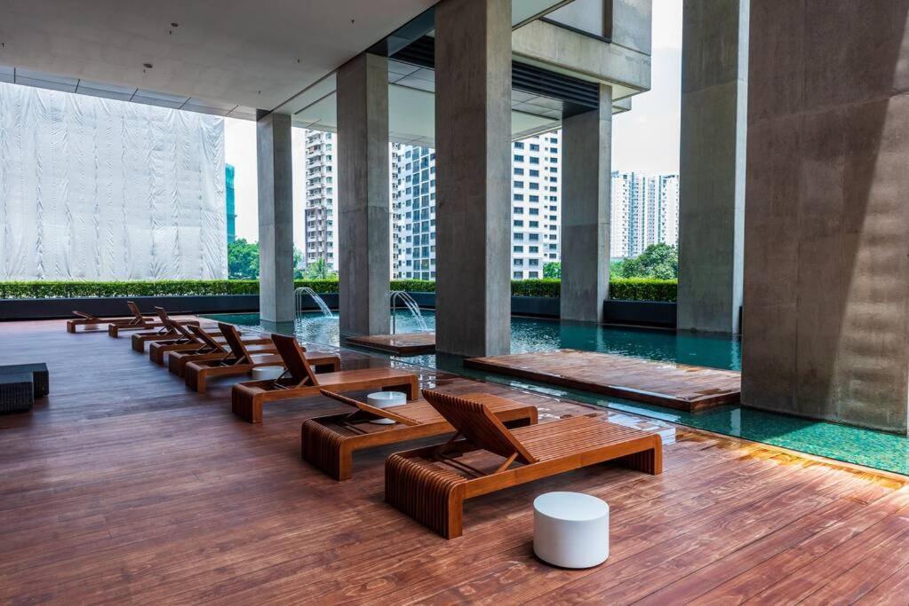 Apartemen Arcoris Mont Kiara 12# Deluxe 2 Bedroom # Coner With Balcony #1-4pax