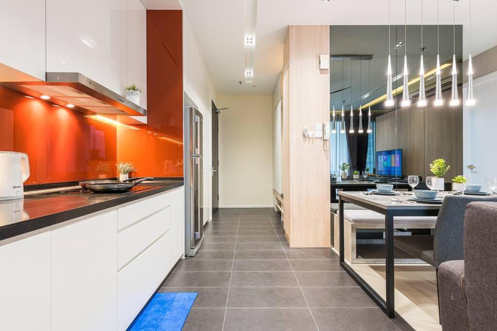 Apartemen Arcoris Mont Kiara 12# Deluxe 2 Bedroom # Coner With Balcony #1-4pax *