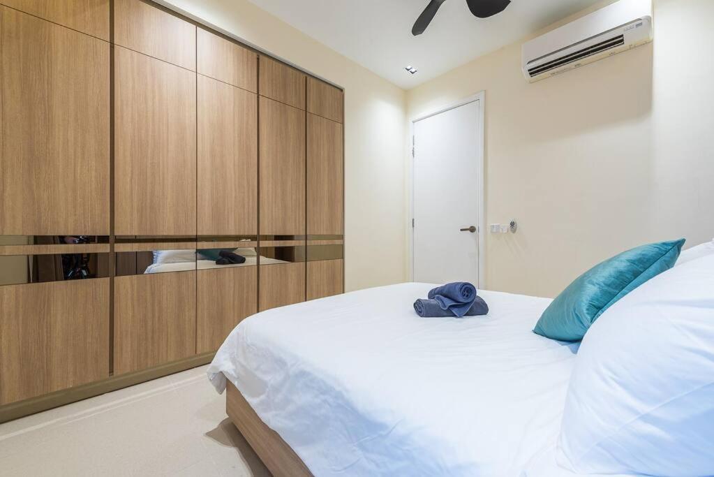 Apartemen Arcoris Mont Kiara 12# Deluxe 2 Bedroom # Coner With Balcony #1-4pax *