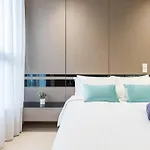 Arcoris Mont Kiara 12# Deluxe 2 Bedroom # Coner With Balcony #1-4Pax