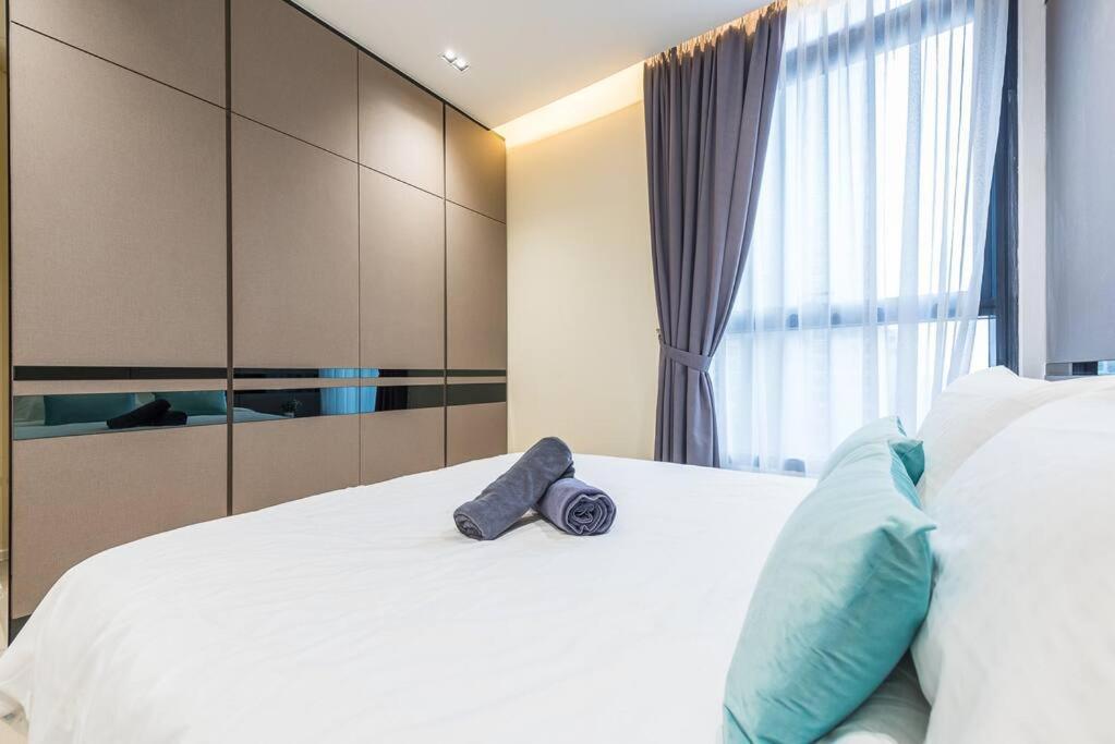 Pangsapuri Arcoris Mont Kiara 12# Deluxe 2 Bedroom # Coner With Balcony #1-4pax